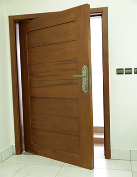 Porte pleine pivotante